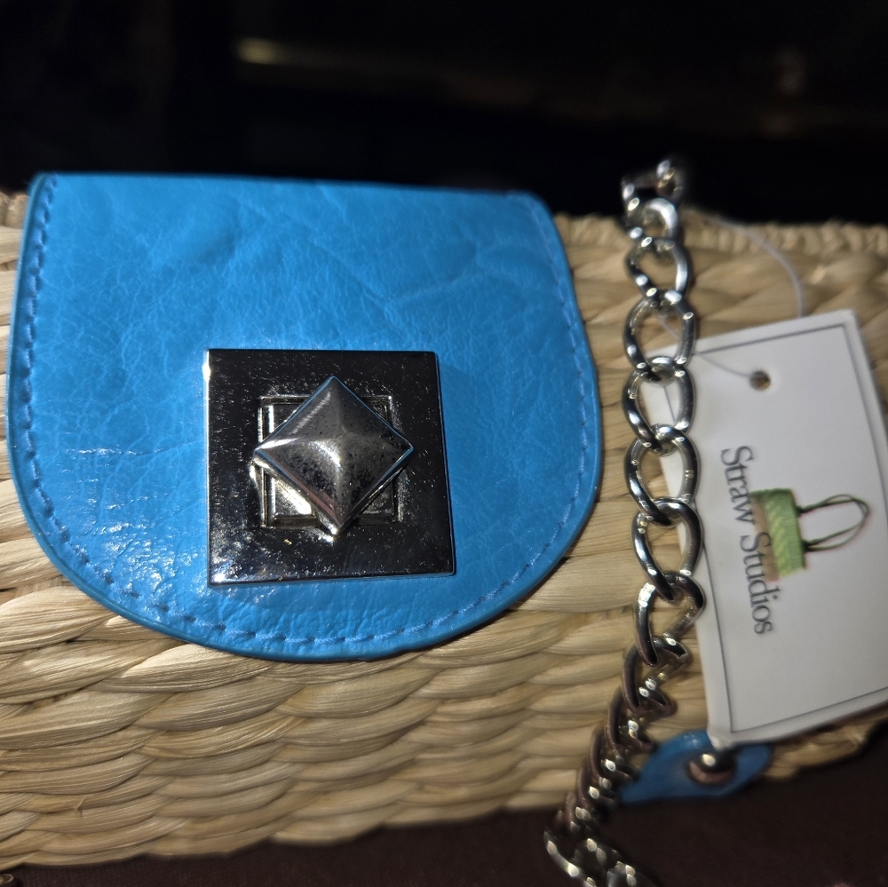 Woven Rattan Chain Strap Clutch - Picture 3 of 8